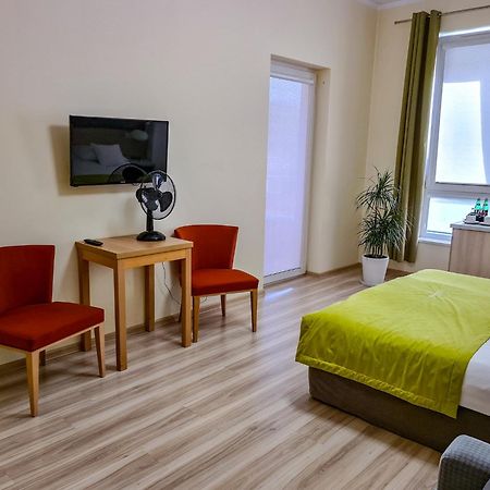 Antoninska Hotel & Apartamenty เลชโน ภายนอก รูปภาพ