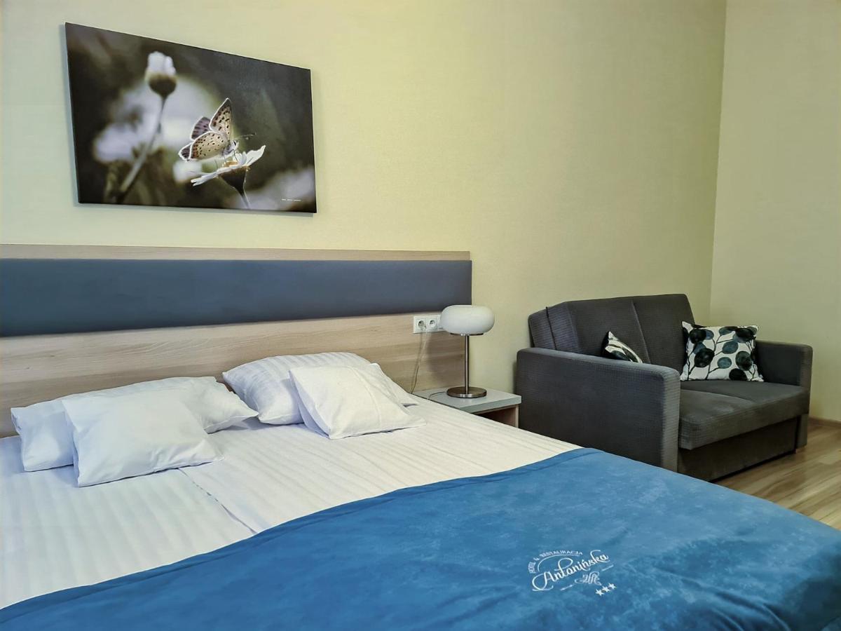 Antoninska Hotel & Apartamenty เลชโน ภายนอก รูปภาพ