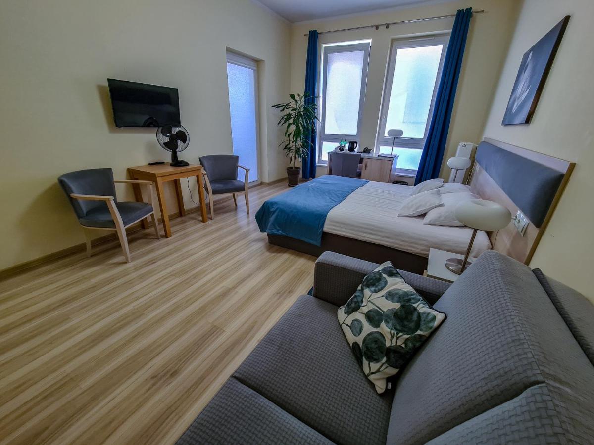 Antoninska Hotel & Apartamenty เลชโน ภายนอก รูปภาพ