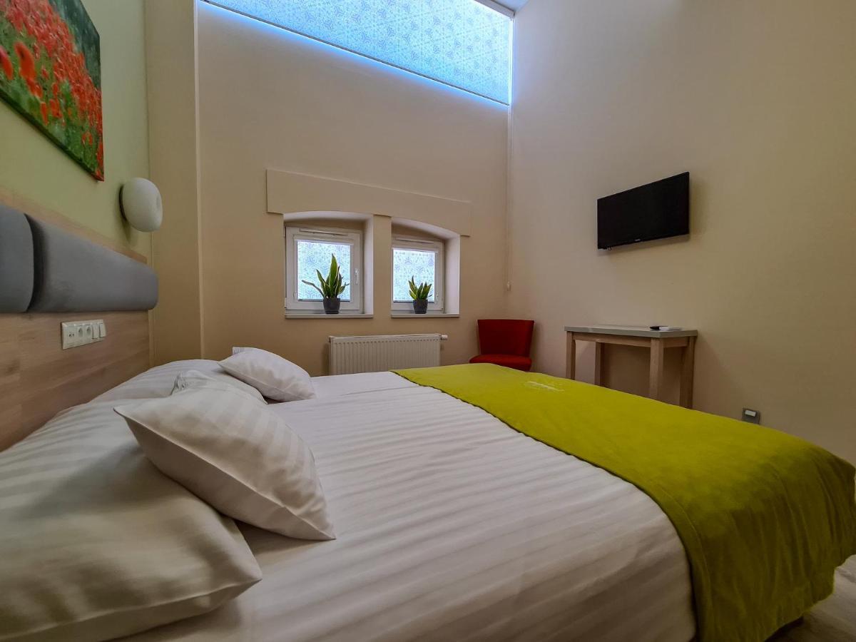 Antoninska Hotel & Apartamenty เลชโน ภายนอก รูปภาพ