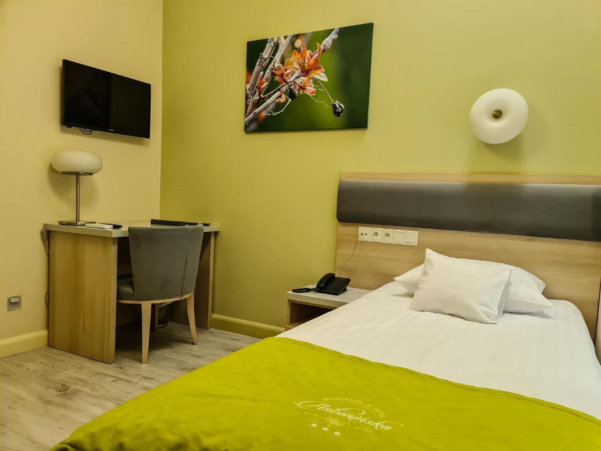 Antoninska Hotel & Apartamenty เลชโน ภายนอก รูปภาพ