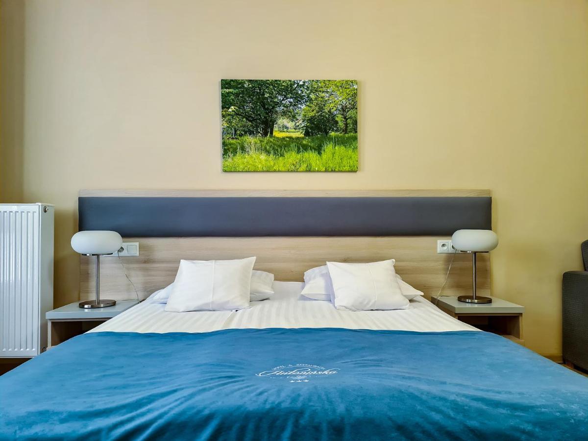 Antoninska Hotel & Apartamenty เลชโน ภายนอก รูปภาพ