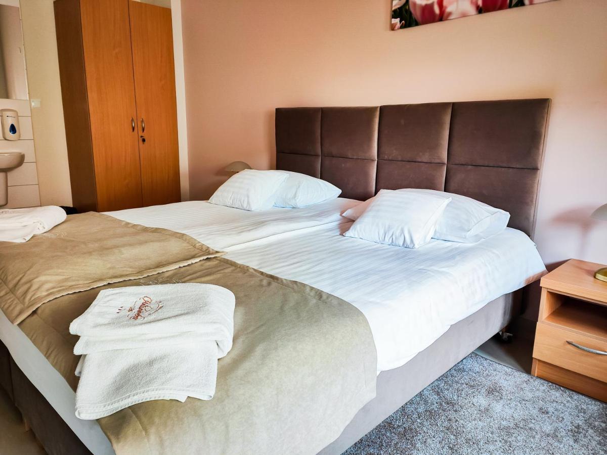 Antoninska Hotel & Apartamenty เลชโน ภายนอก รูปภาพ