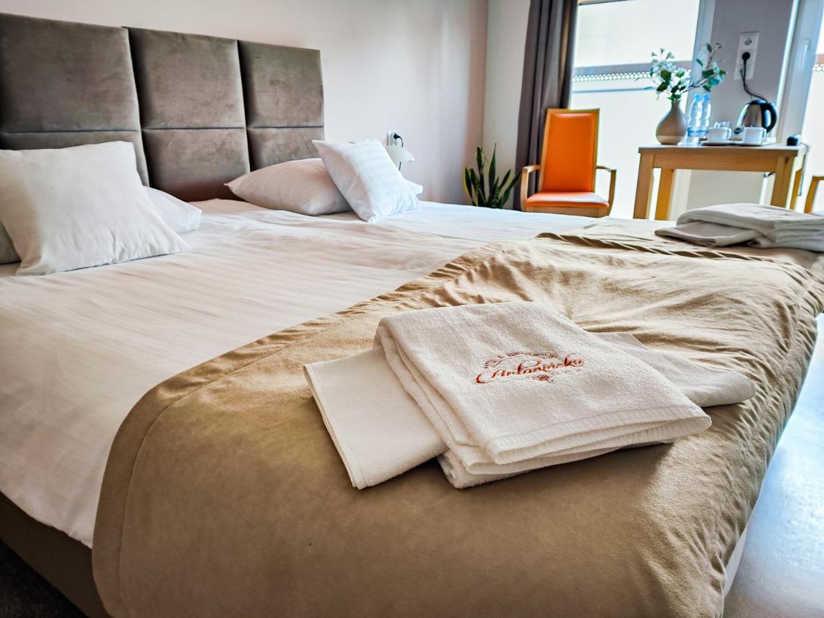 Antoninska Hotel & Apartamenty เลชโน ภายนอก รูปภาพ
