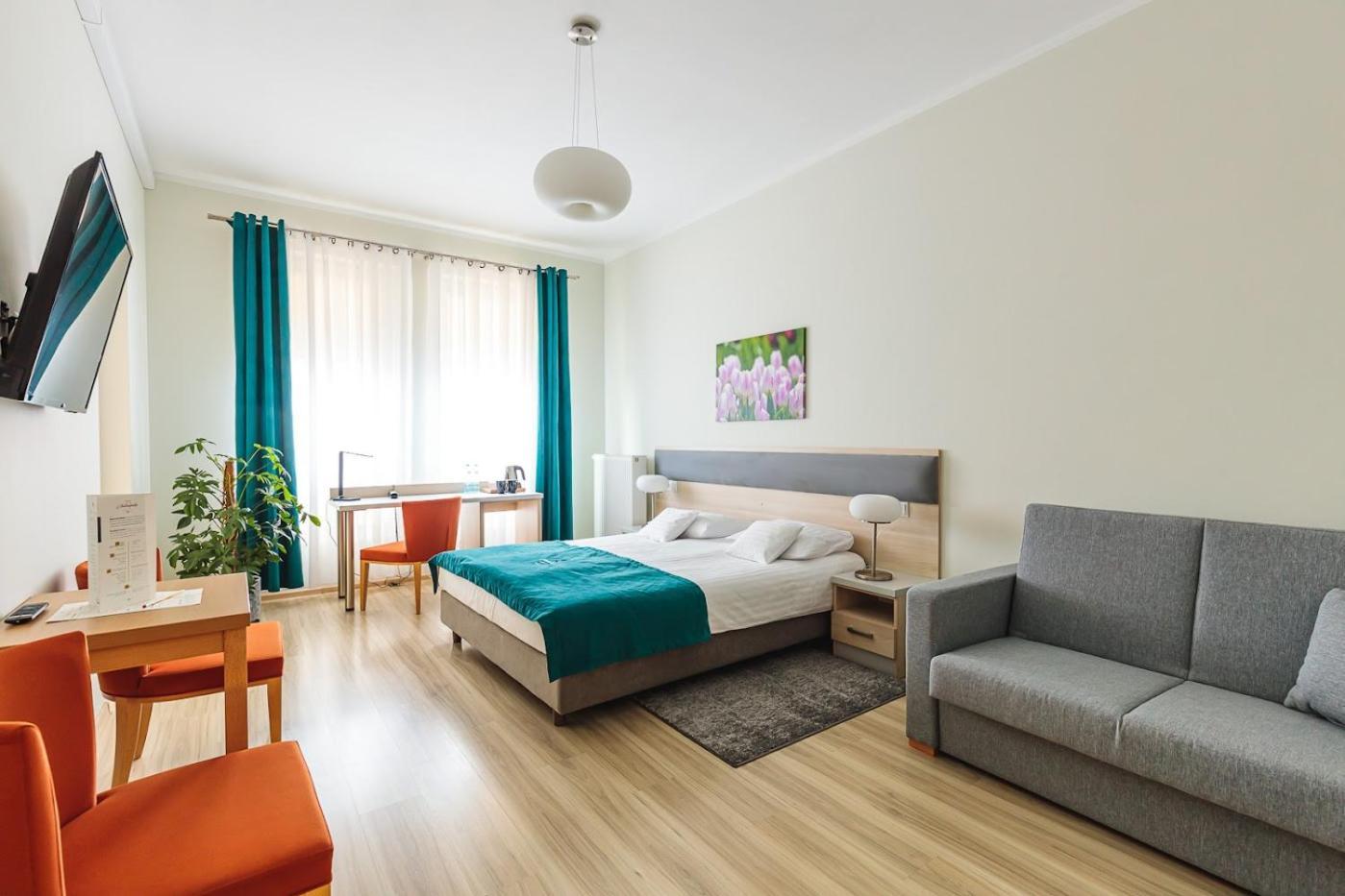 Antoninska Hotel & Apartamenty เลชโน ภายนอก รูปภาพ