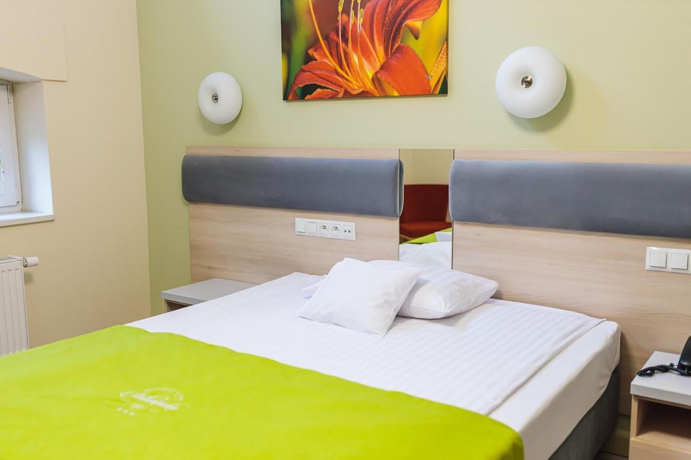 Antoninska Hotel & Apartamenty เลชโน ภายนอก รูปภาพ