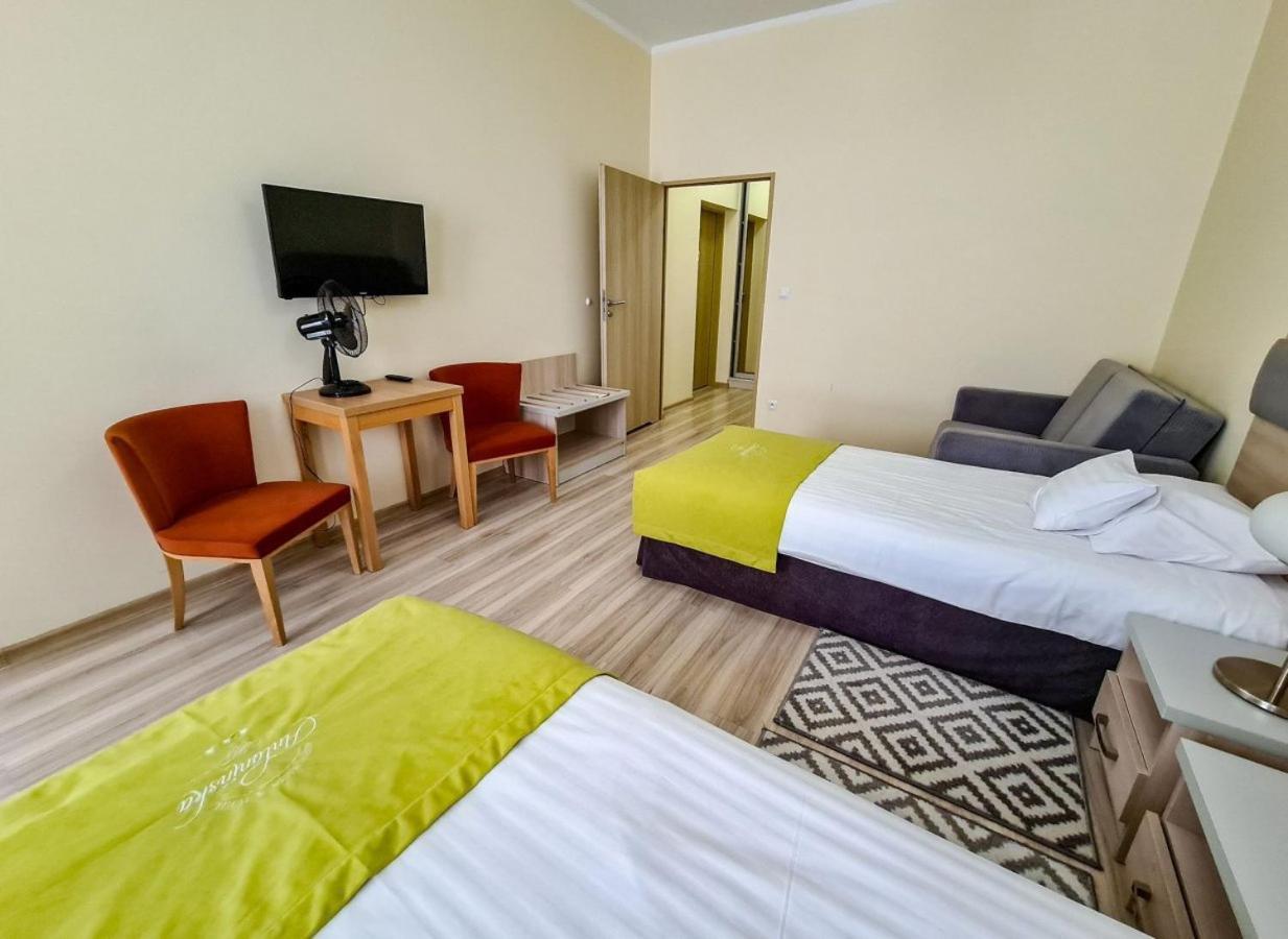 Antoninska Hotel & Apartamenty เลชโน ภายนอก รูปภาพ